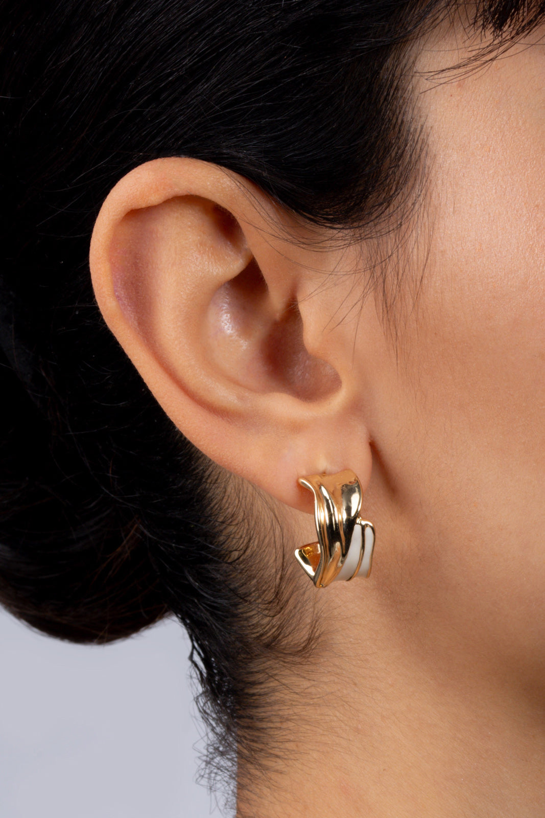 White and gold feathered thick hoops_2