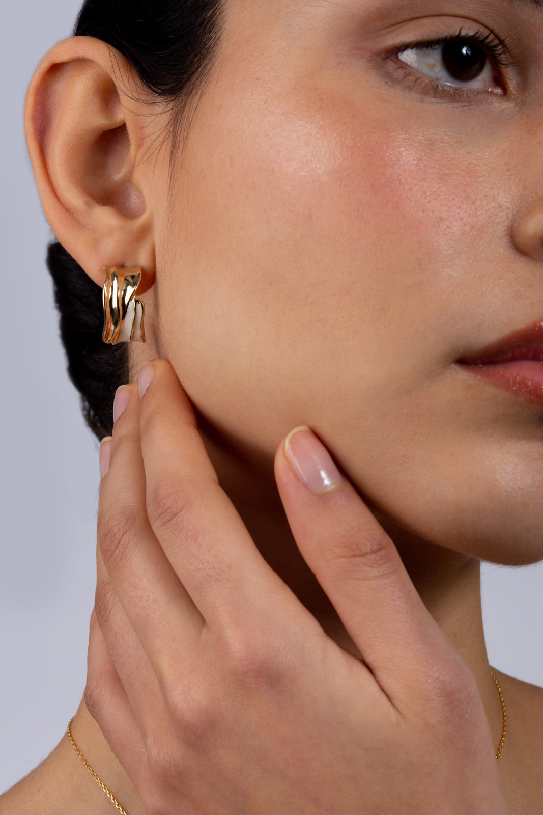 White and gold feathered thick hoops_3