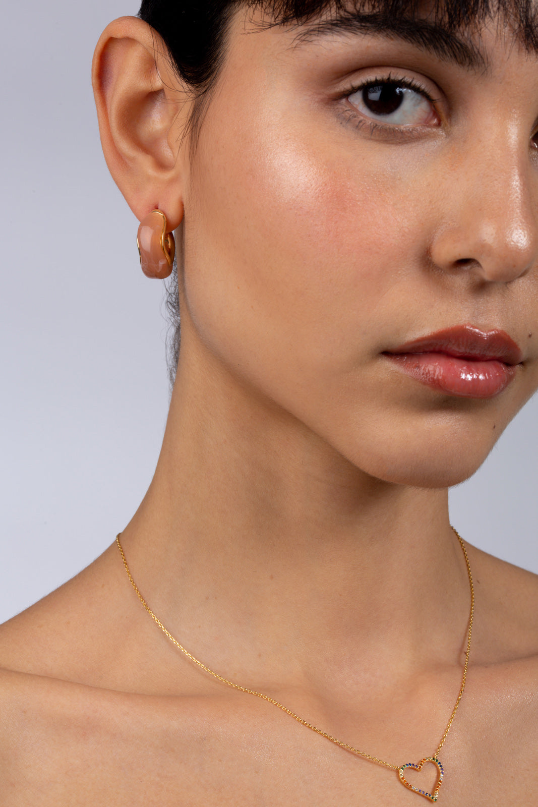 Pale pink swirl and gold hoop earrings_5