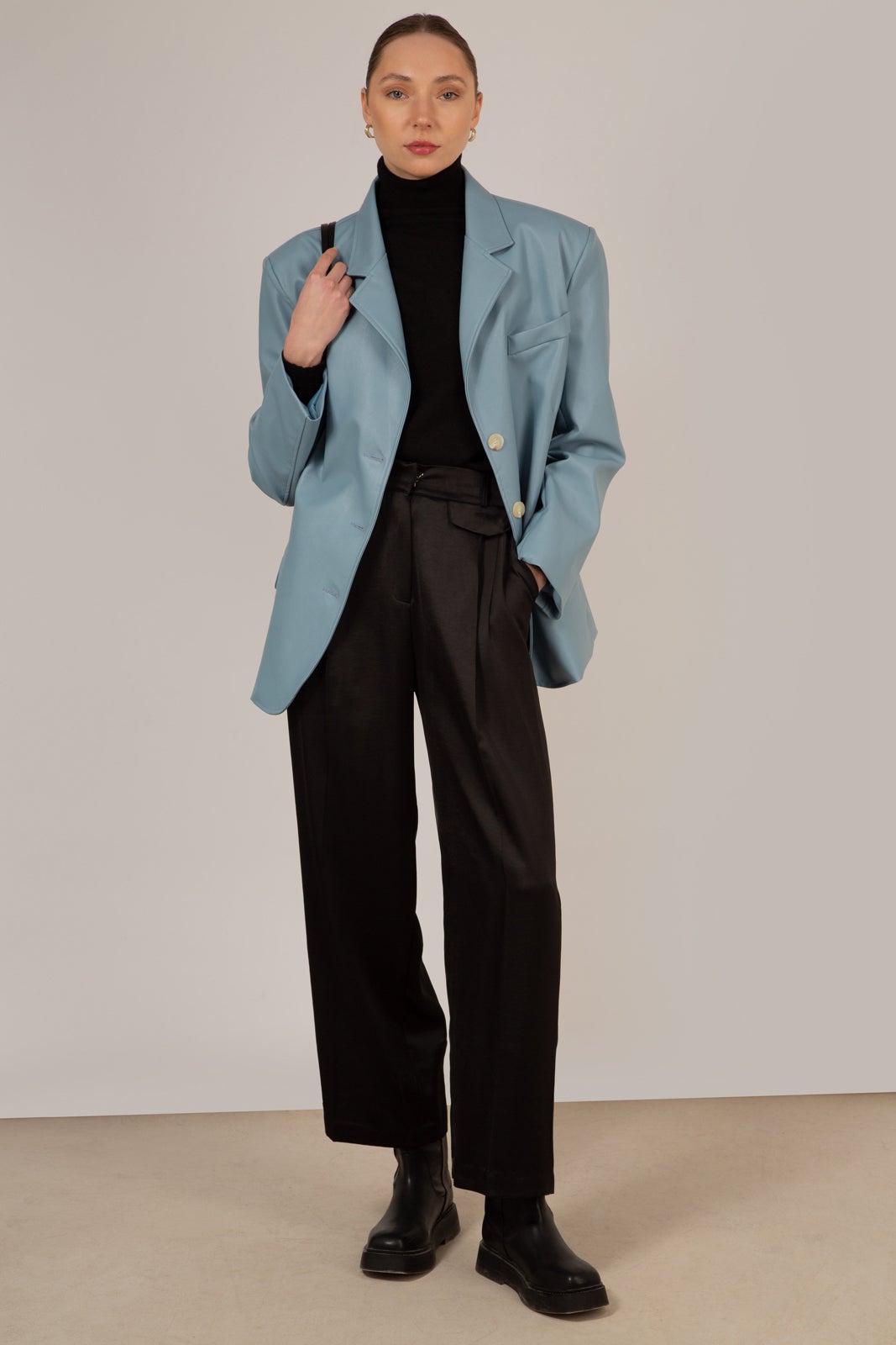 Light blue vegan leather single breasted blazer_3