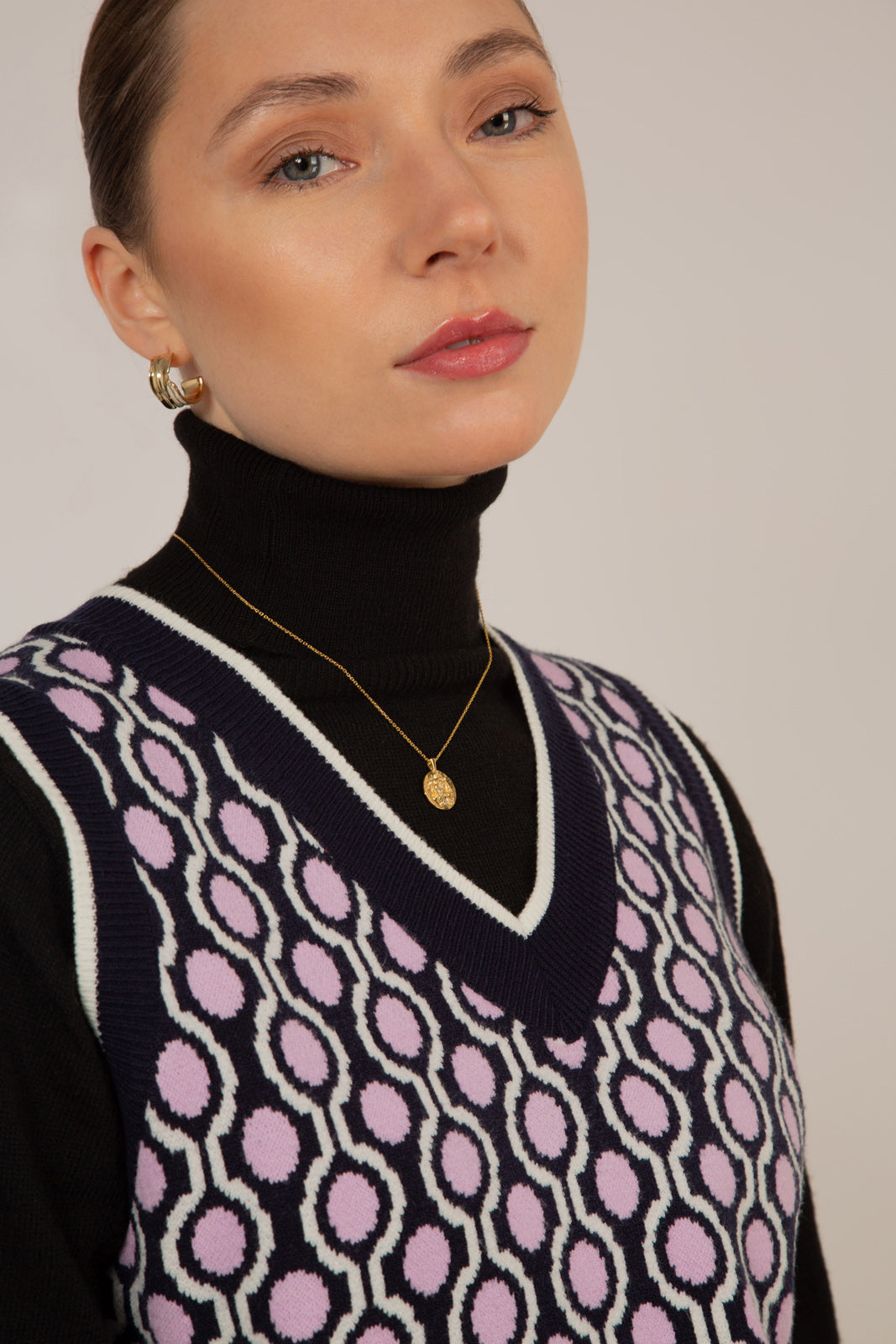 Navy and lilac geometric circles knit vest_4