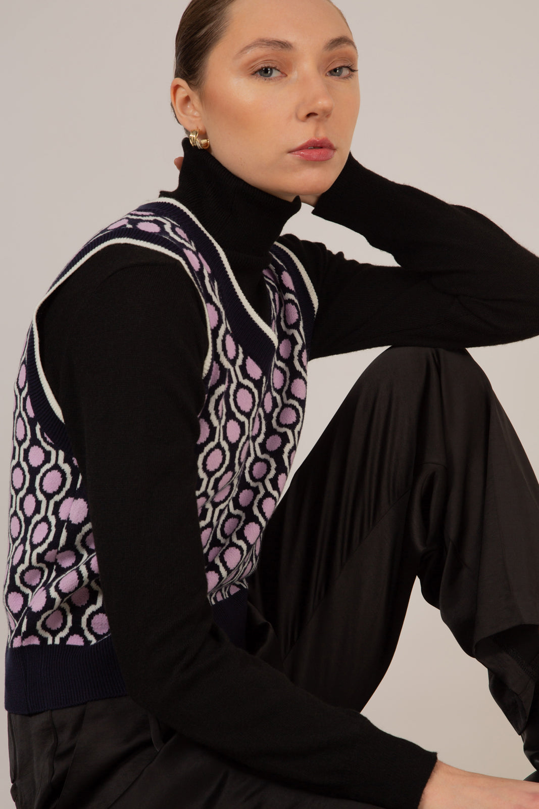 Navy and lilac geometric circles knit vest_12