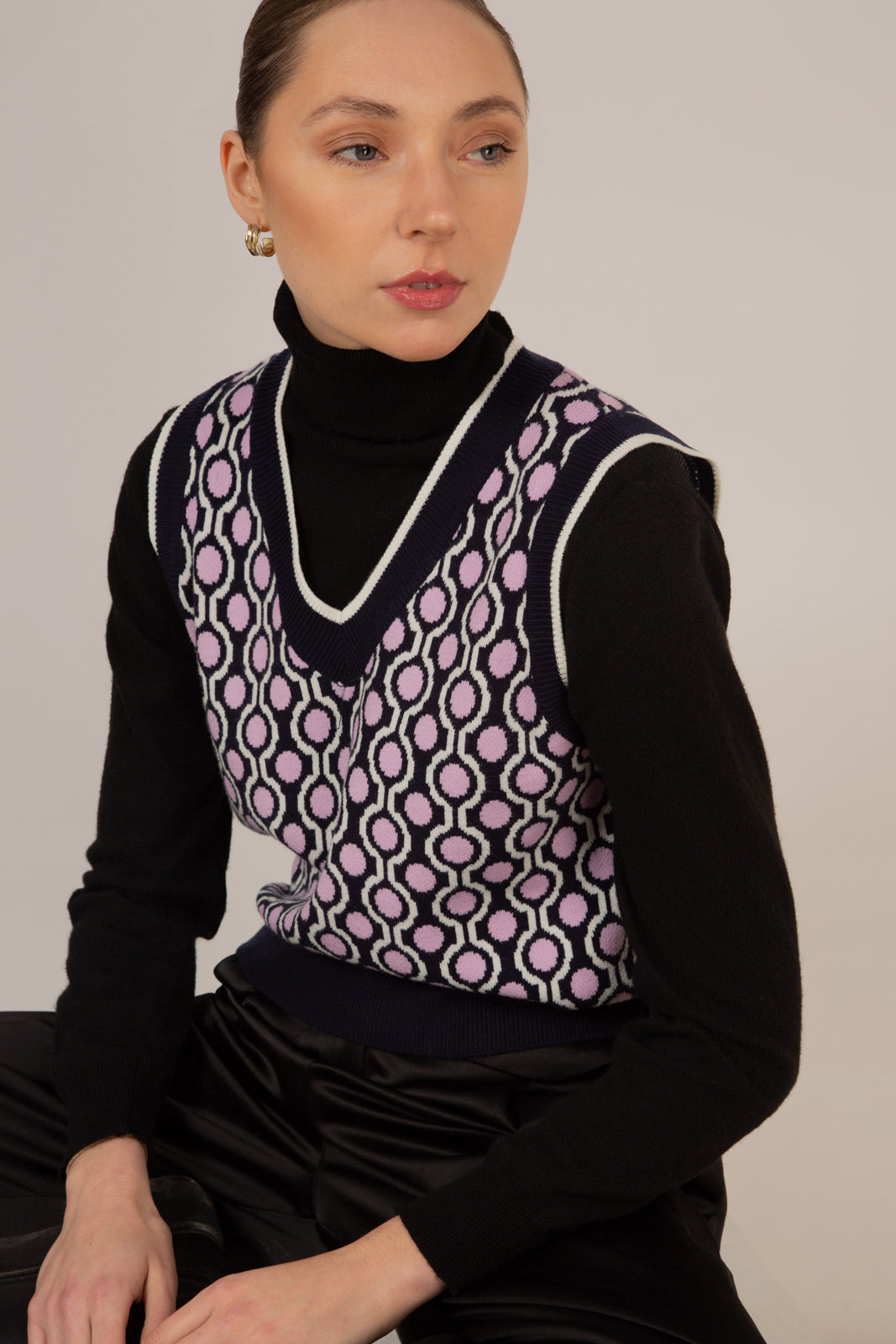 Navy and lilac geometric circles knit vest_13