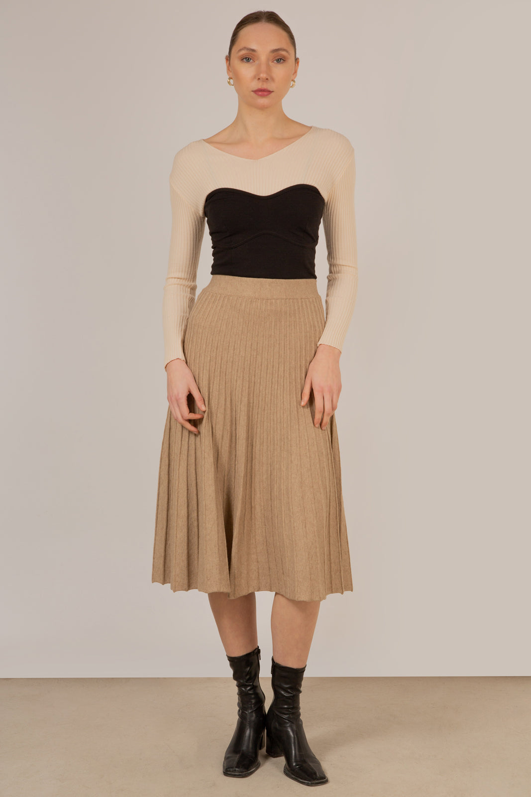 Beige lined midi length flare knit skirt_2