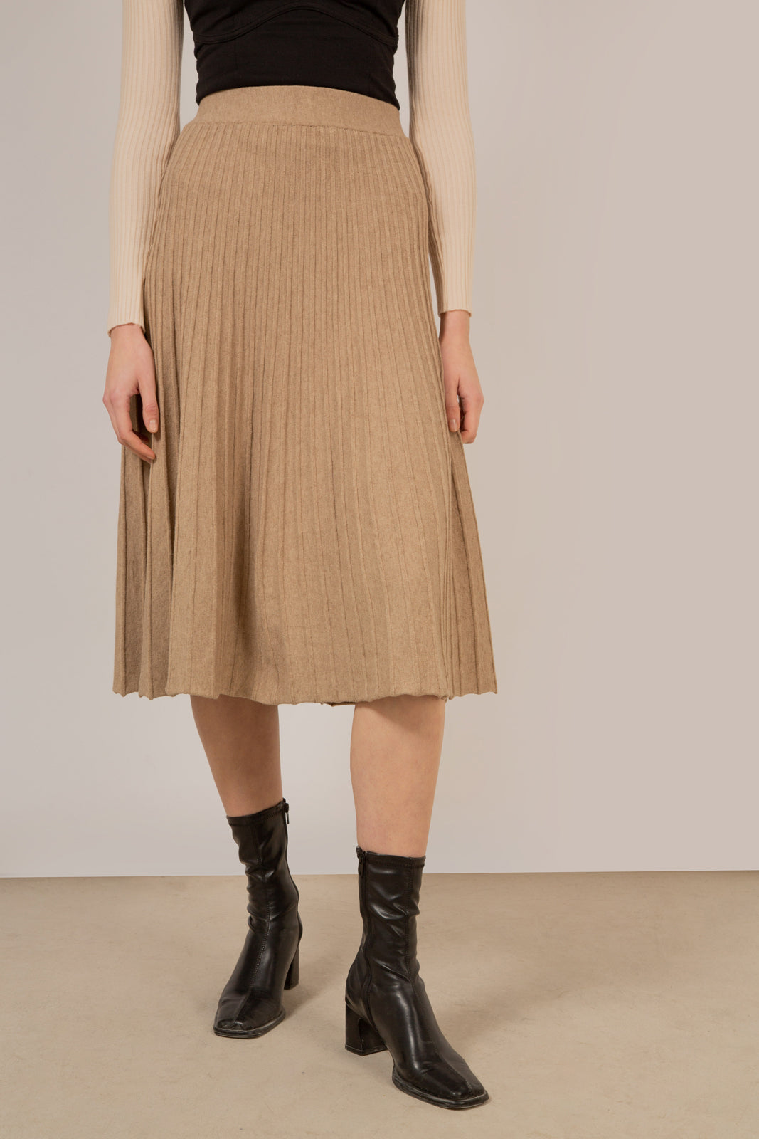Beige lined midi length flare knit skirt_1