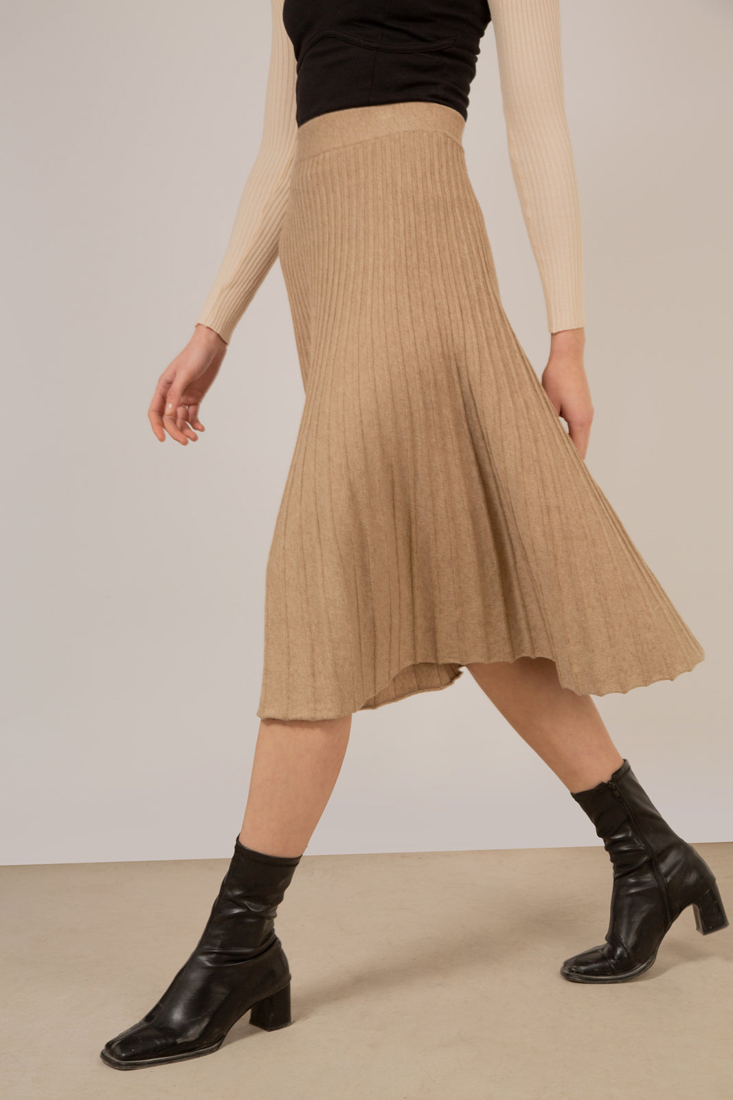 Beige lined midi length flare knit skirt_3