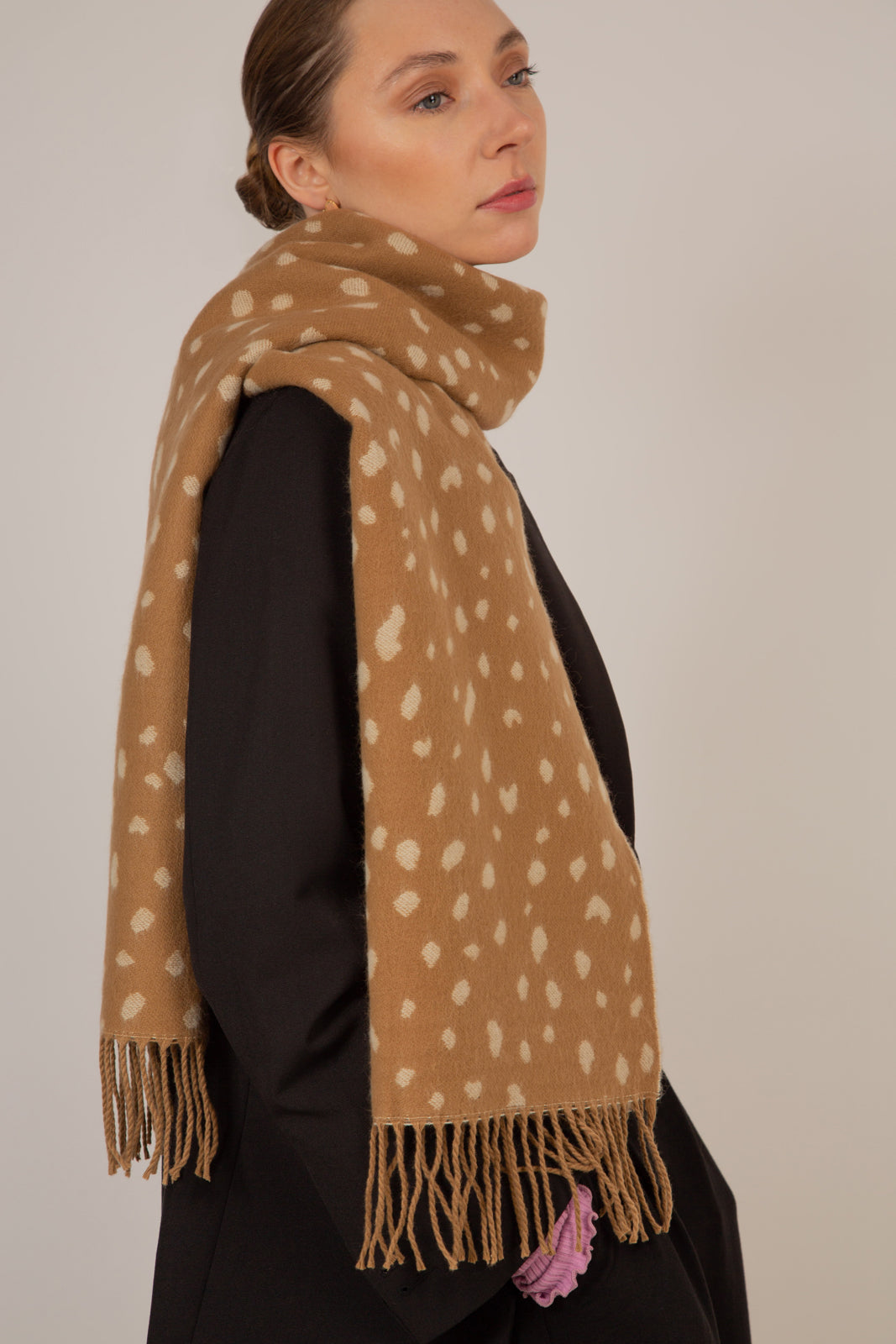 Camel and white leopard intarsia scarf_3