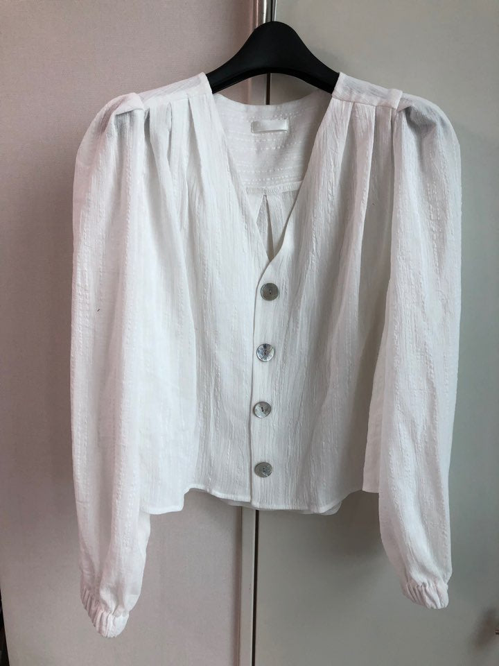 White V-neck pearl button blouse_1