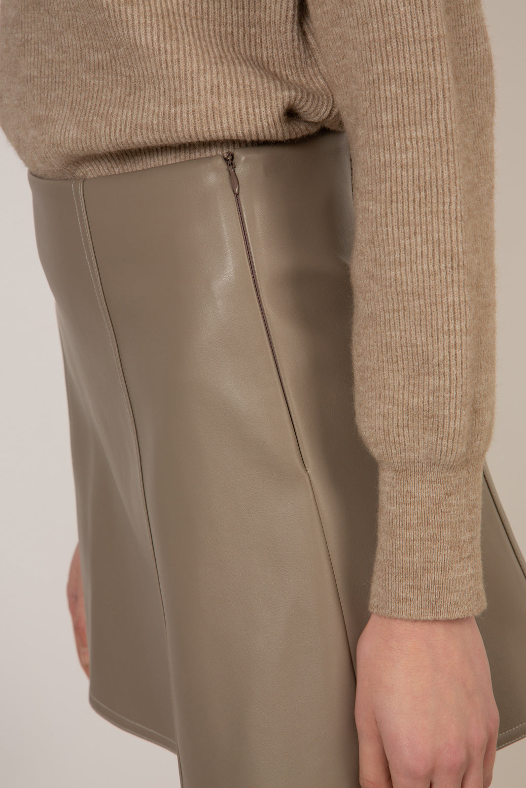 Dark beige contrast stitch mini skirt_6