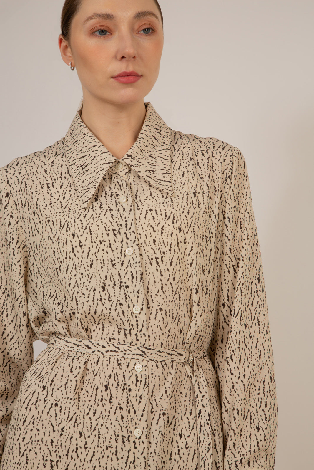 Ivory and black abstract print shirt dress_9