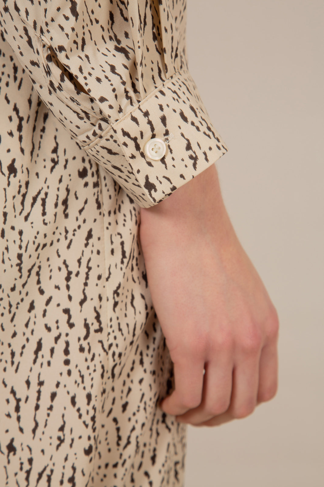 Ivory and black abstract print shirt dress_13