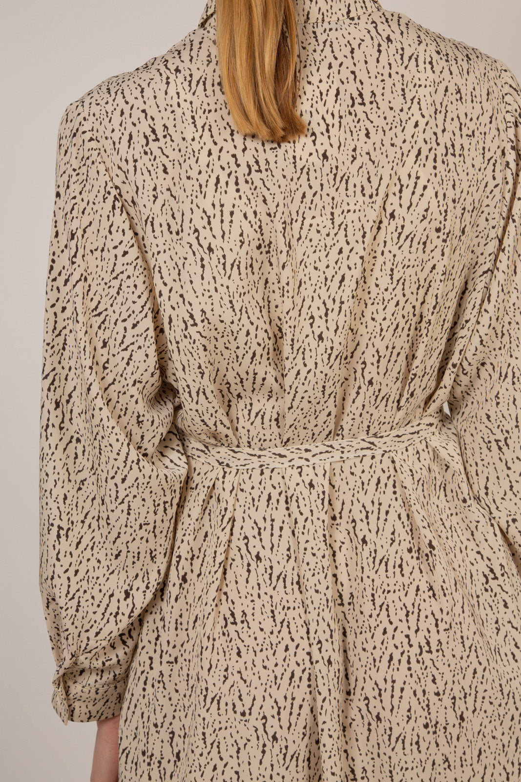 Ivory and black abstract print shirt dress_15