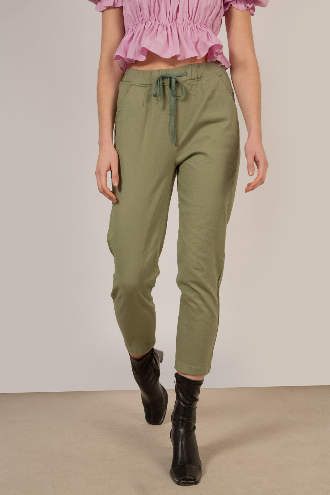 Light khaki loose fit drawstring trousers_3