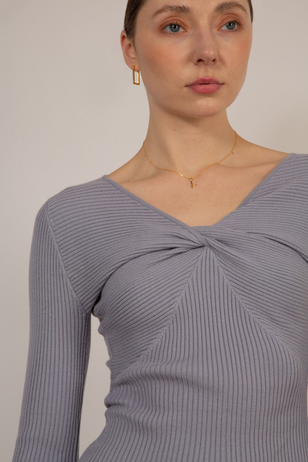 Blue twist front ribbed knit top_4