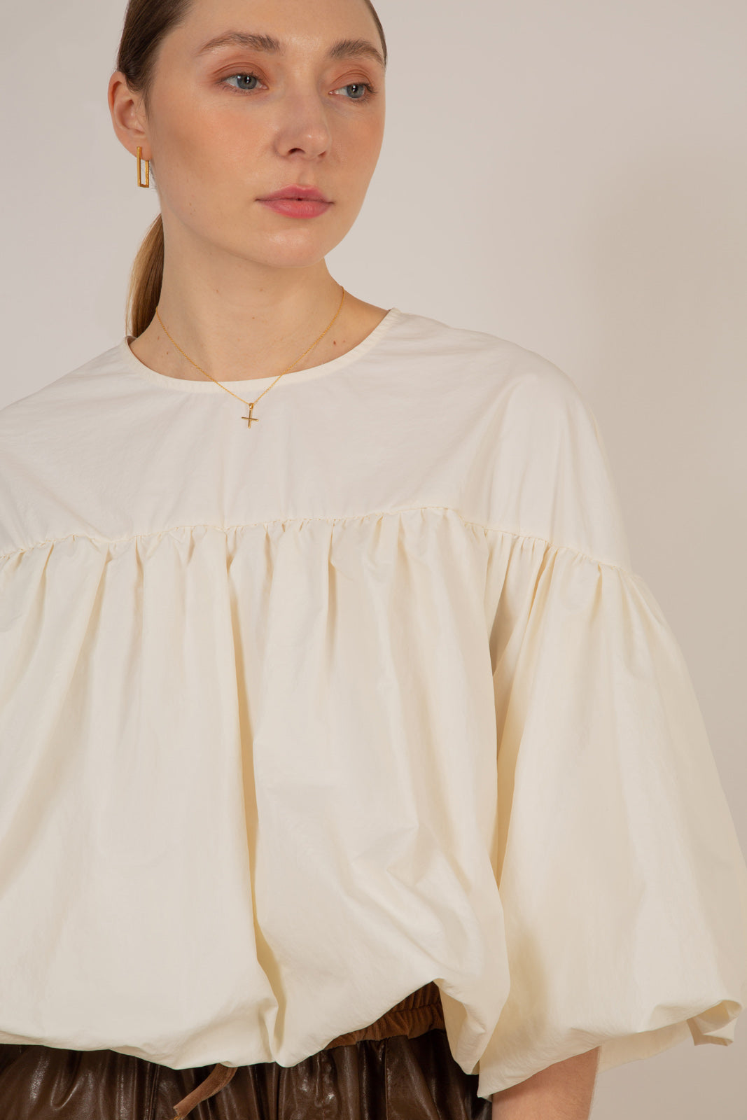 Ivory button back cropped blouse_4