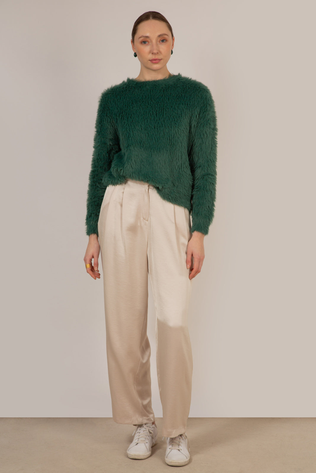 Green furry long sleeved jumper_5