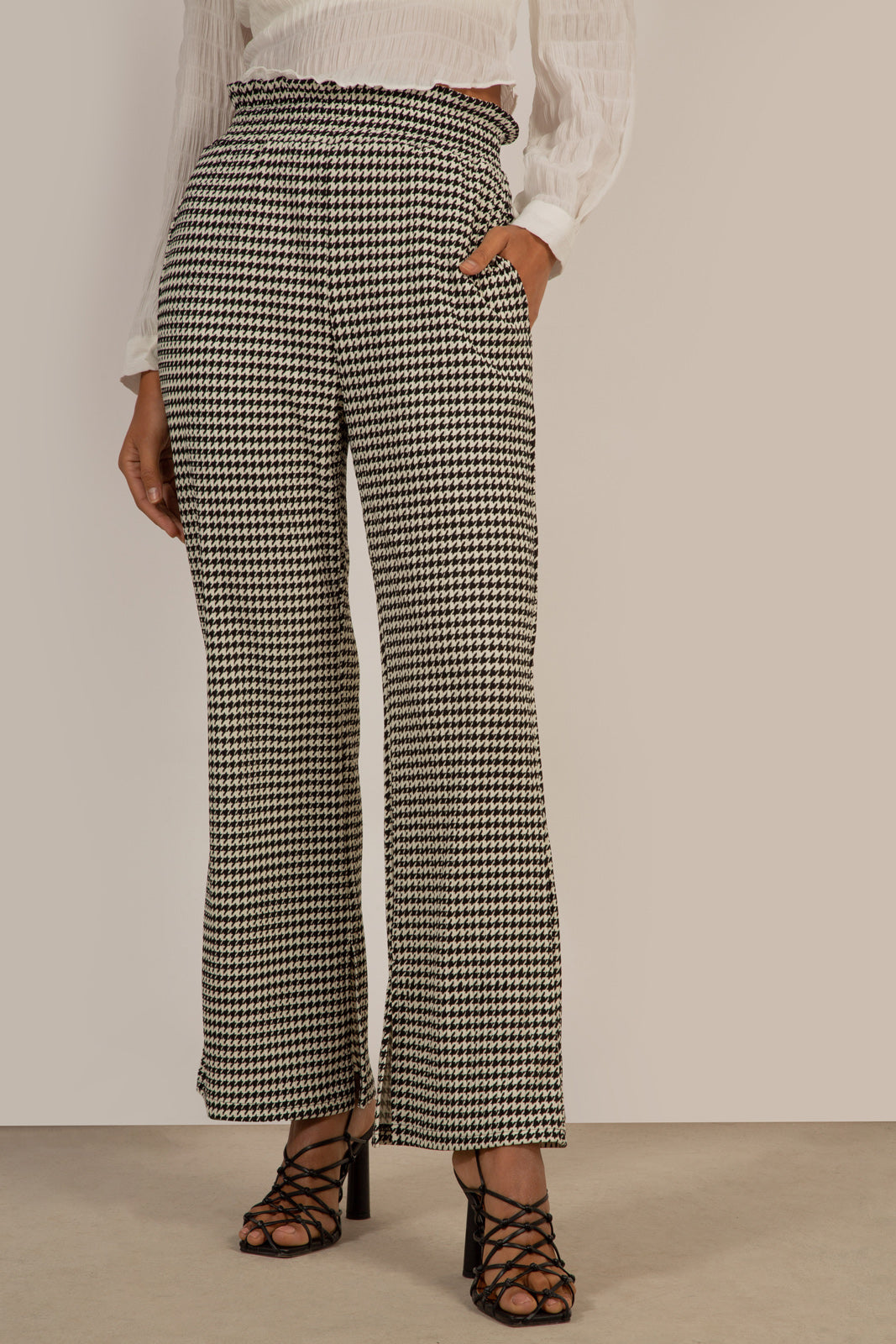 Black ruched waist houndstooth trousers_1