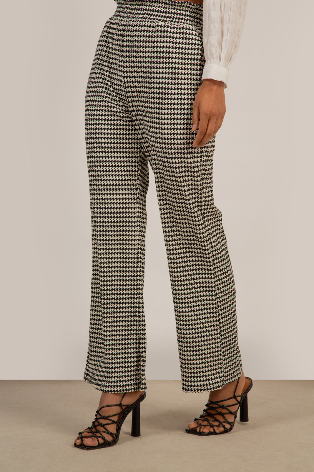Black ruched waist houndstooth trousers_6