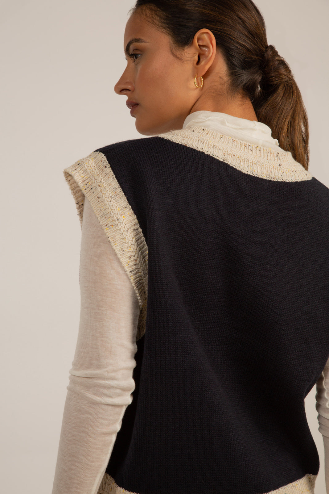 Navy and beige flecked contrast trim sweater vest_6