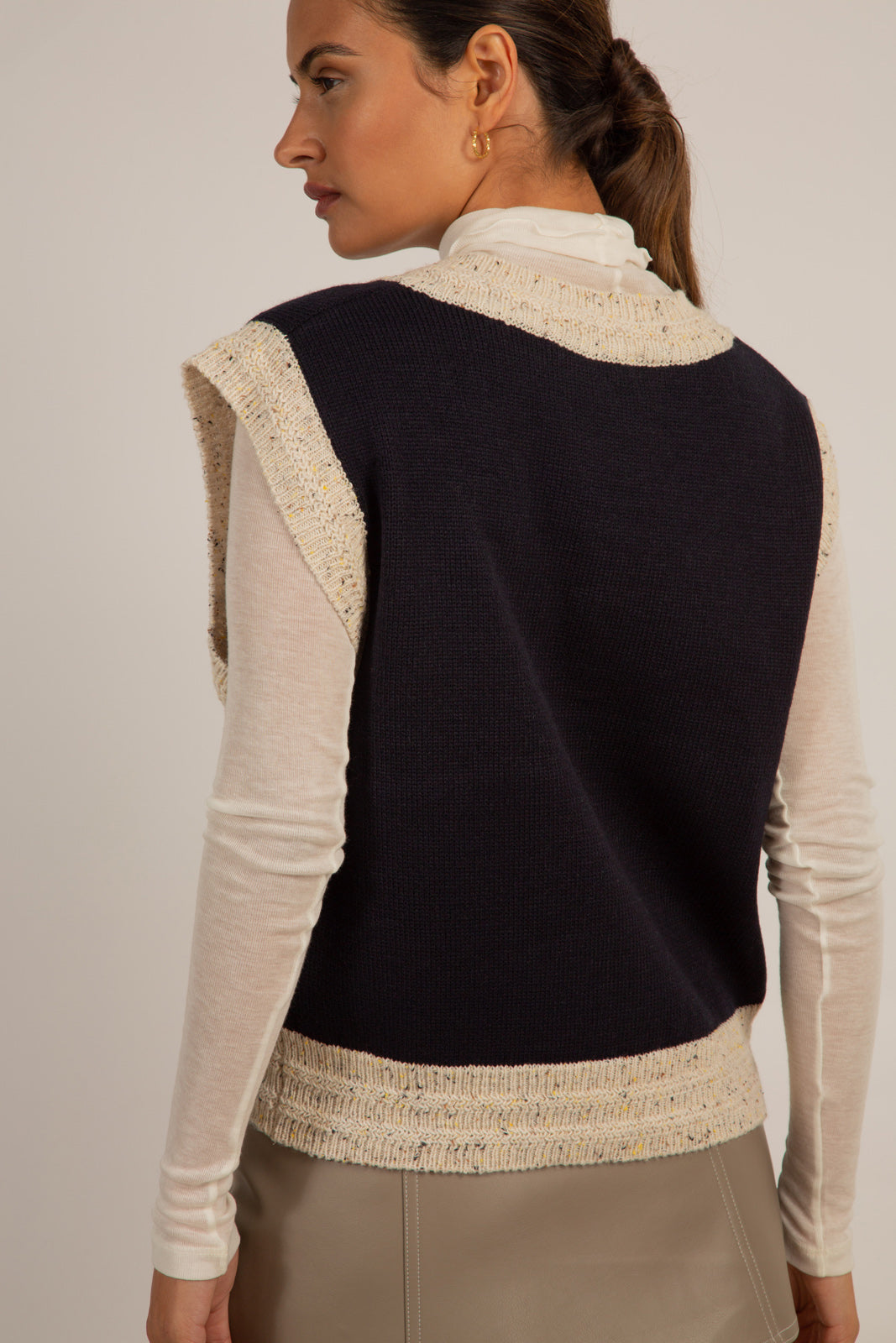 Navy and beige flecked contrast trim sweater vest_3