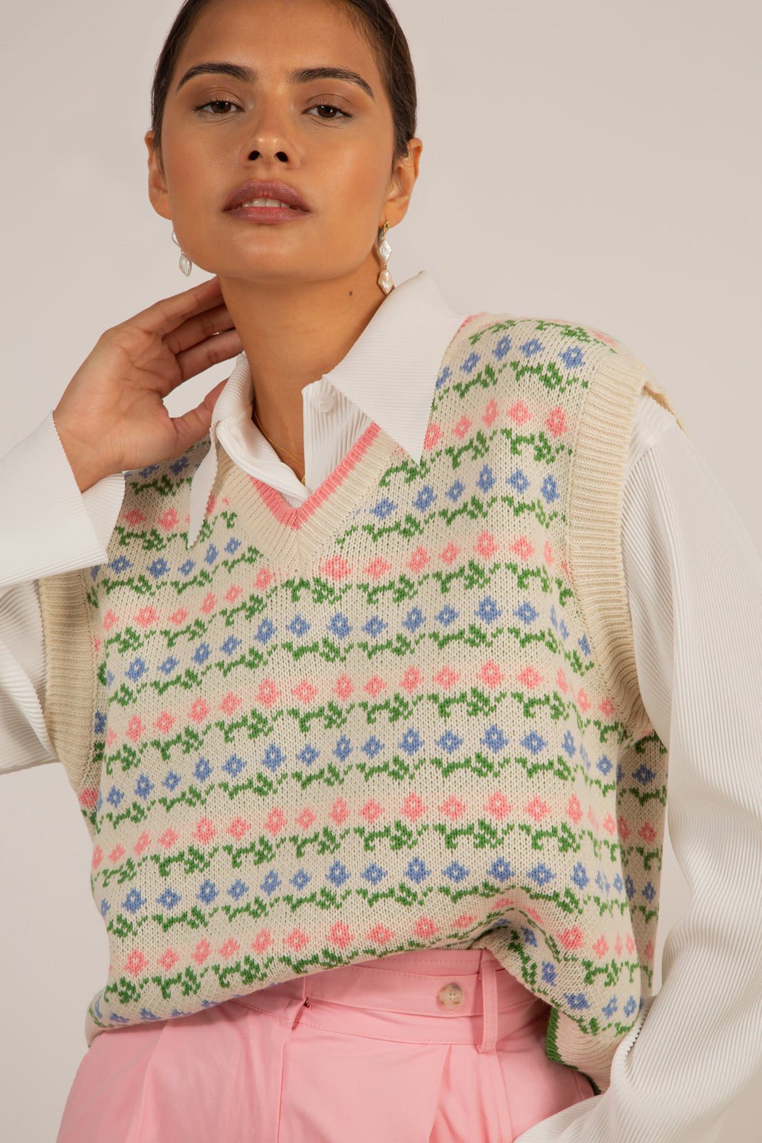 Pink and green tiny intarsia flower sweater vest_1