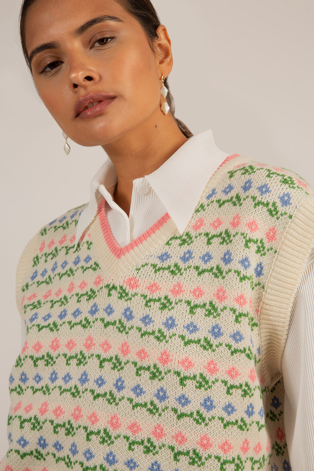 Pink and green tiny intarsia flower sweater vest_11