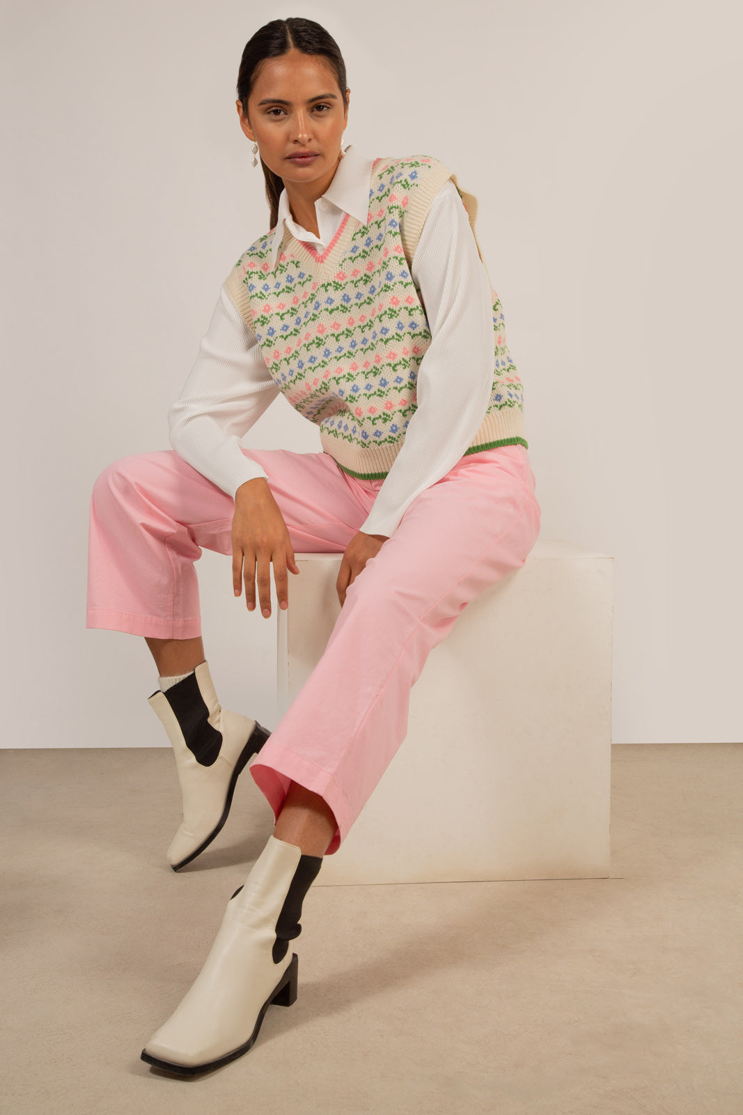 Pink and green tiny intarsia flower sweater vest_5