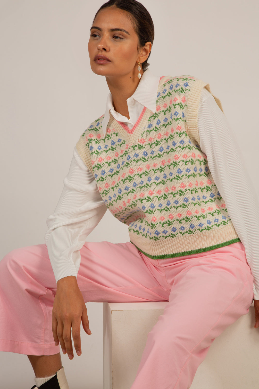 Pink and green tiny intarsia flower sweater vest_2