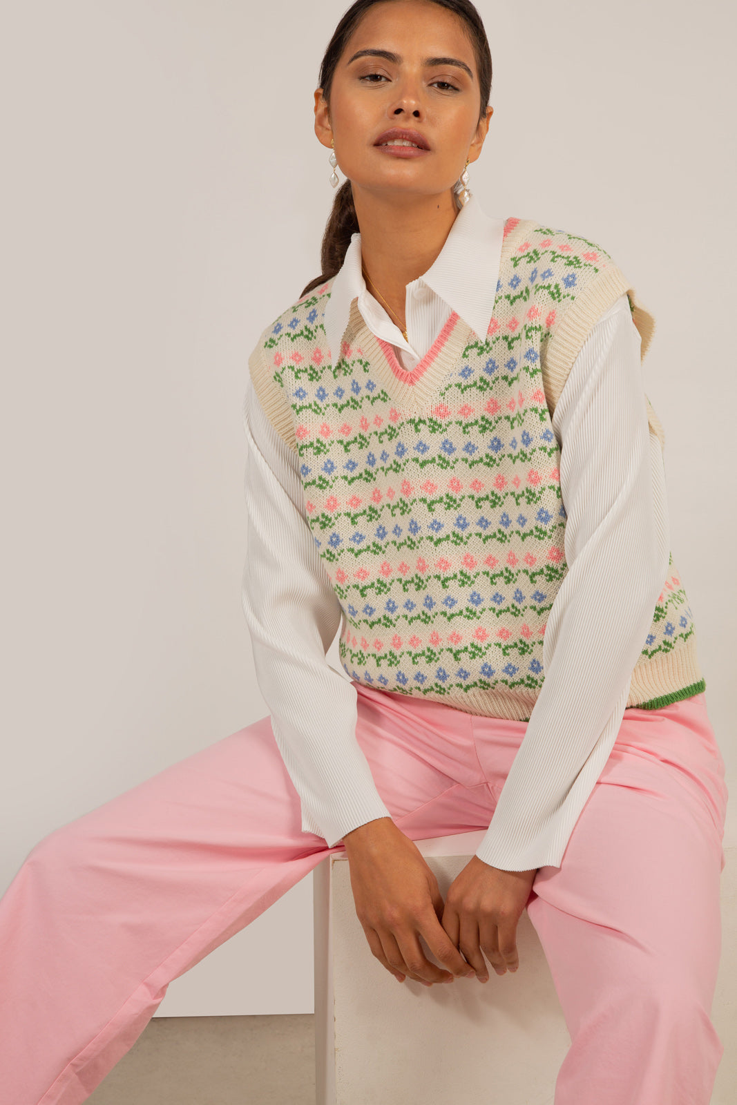 Pink and green tiny intarsia flower sweater vest_12