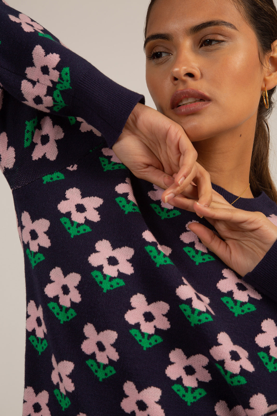 Navy and lilac smooth intarsia flower jumper_4