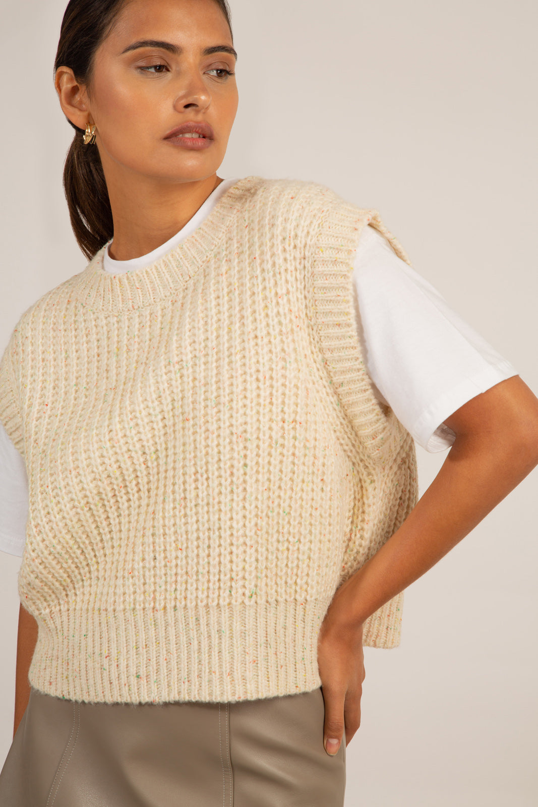 Oatmeal flecked ribbed sweater vest_1