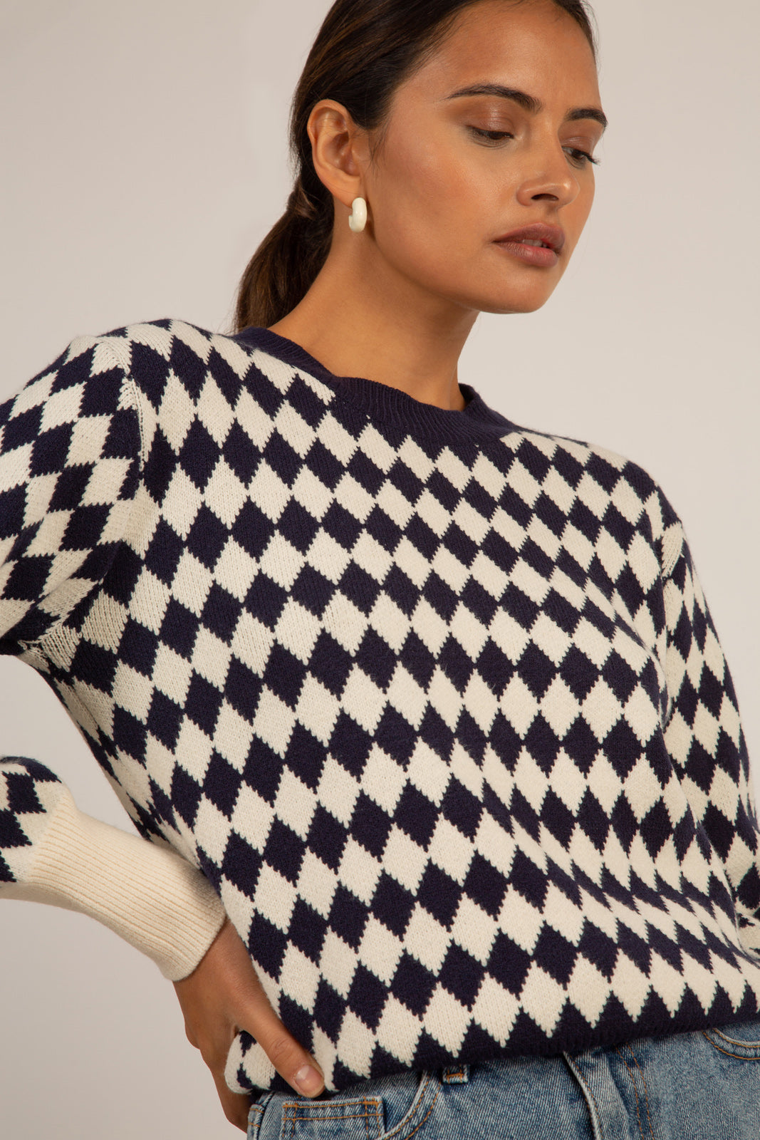 Navy and ivory diamond contrast hem jumper_4