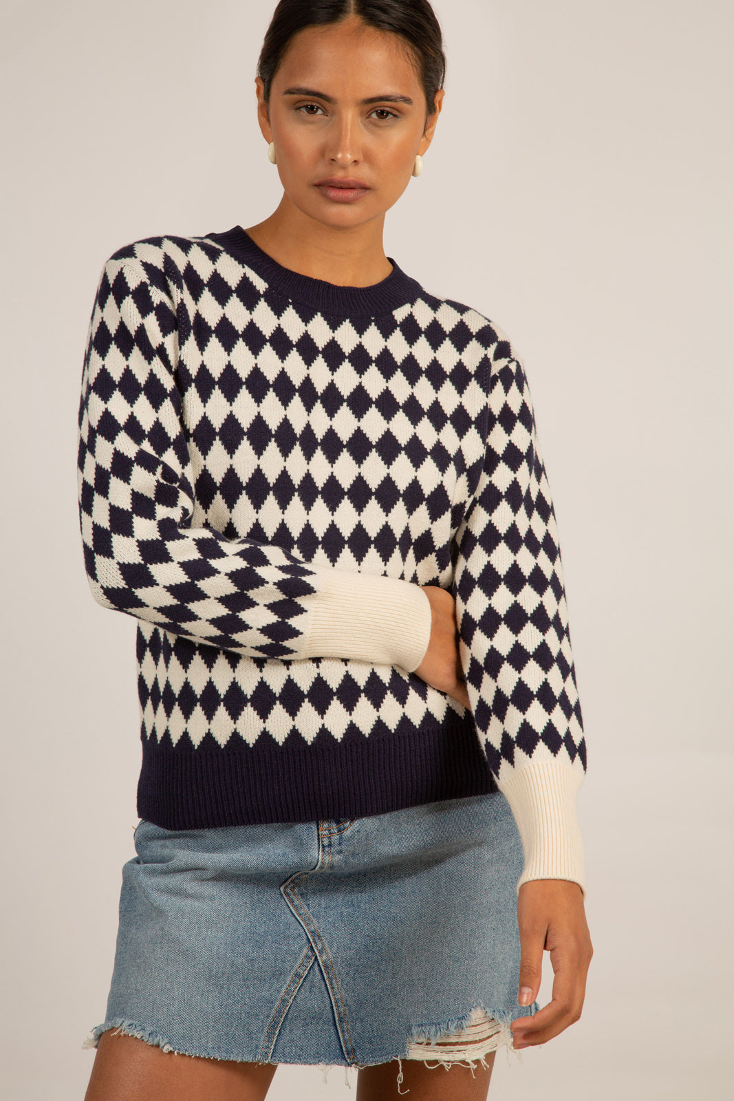 Navy and ivory diamond contrast hem jumper_10