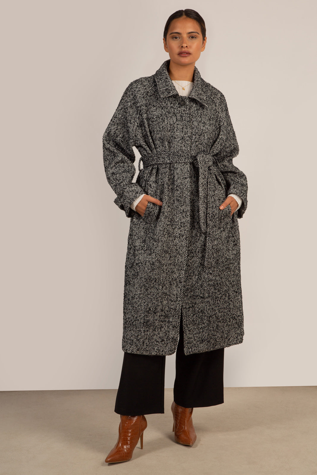 Black herringbone wool blend coat_7