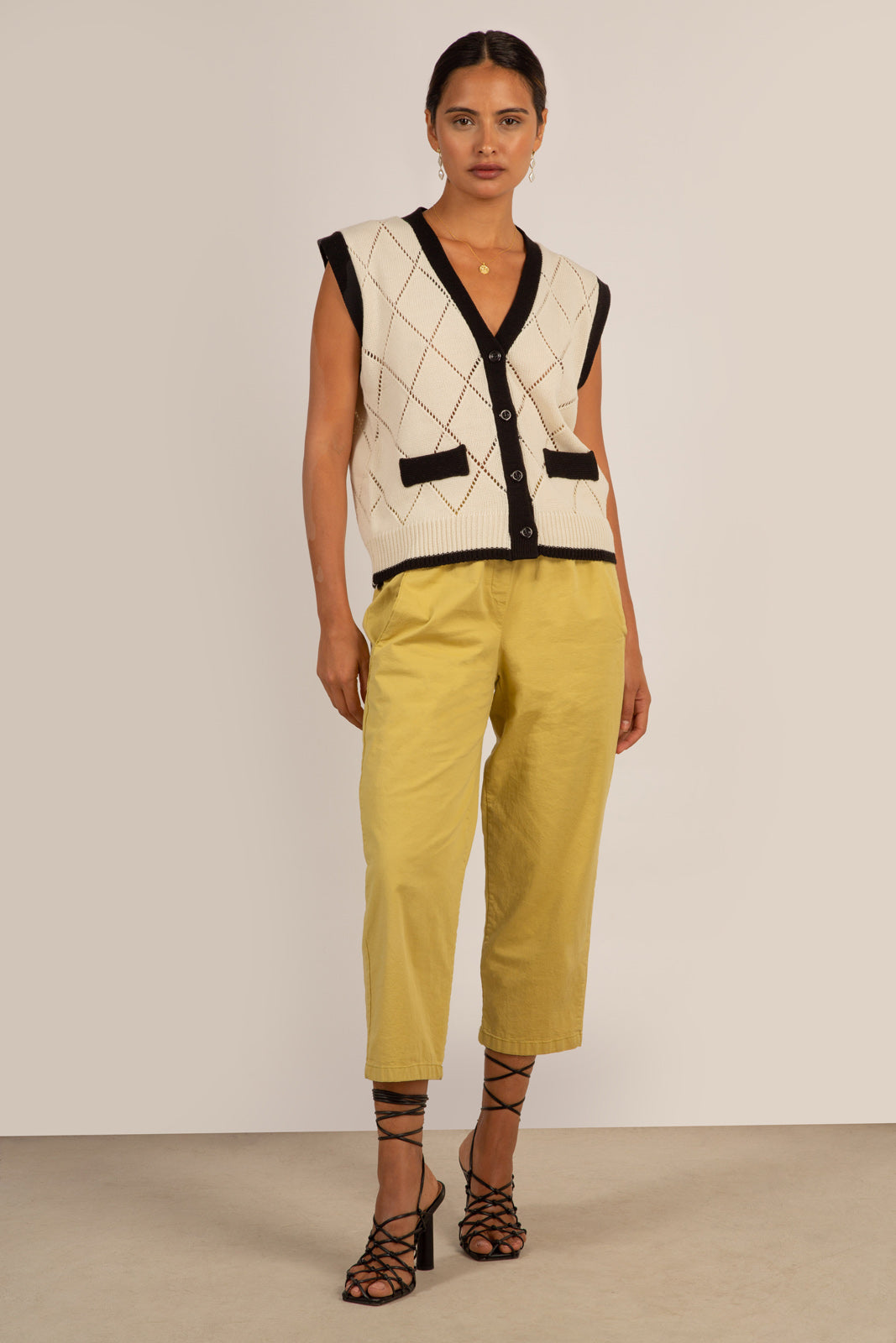 Ivory dotted diamond black trim sleeveless cardigan_3