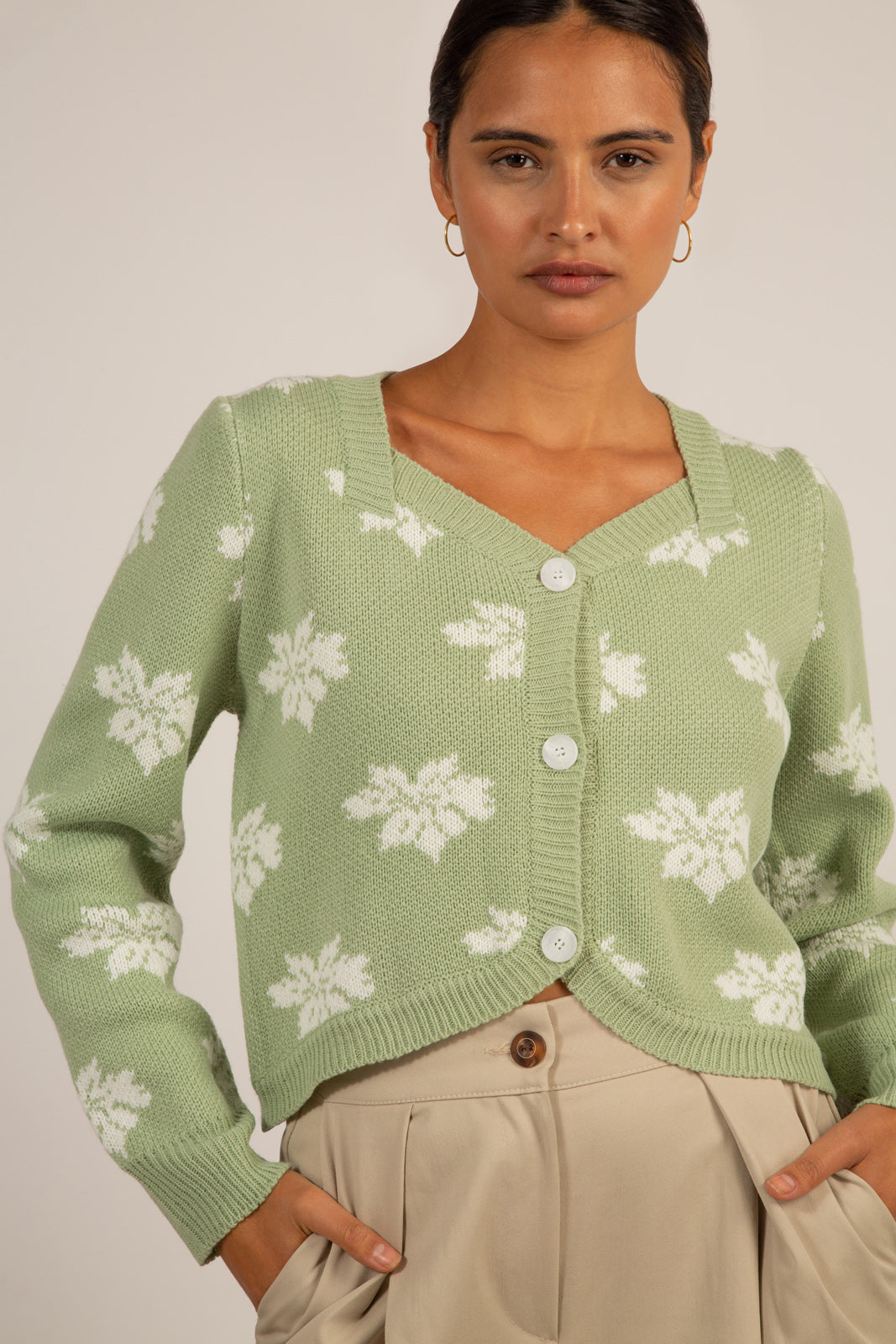 Green and white intarsia flower cardigan_1