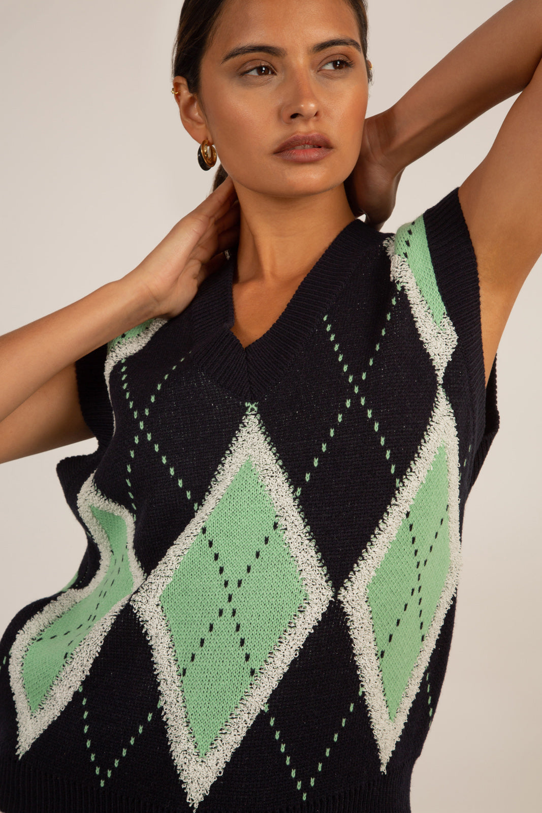 Navy and green textured argyle sweater vest_4