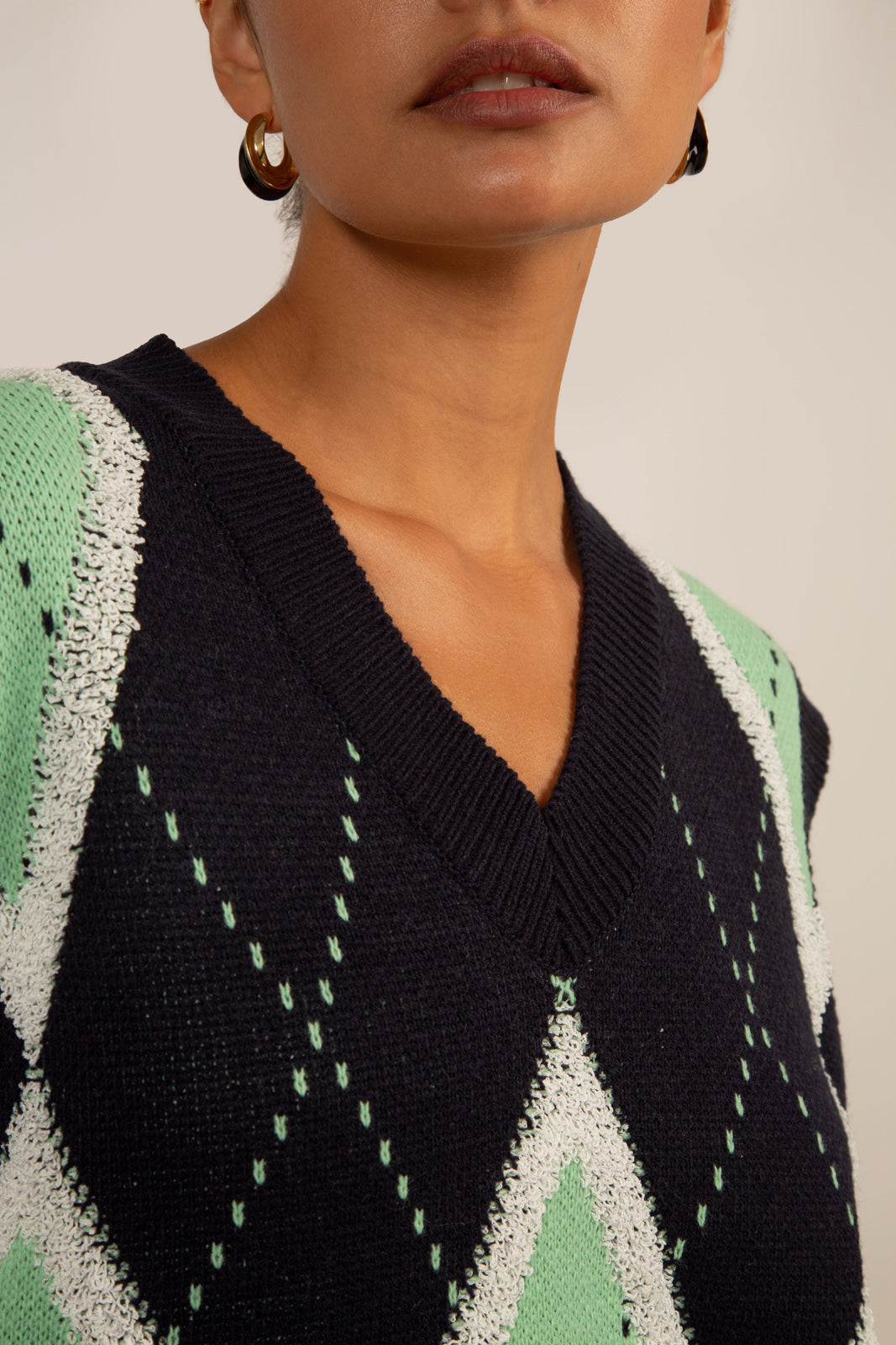 Navy and green textured argyle sweater vest_5