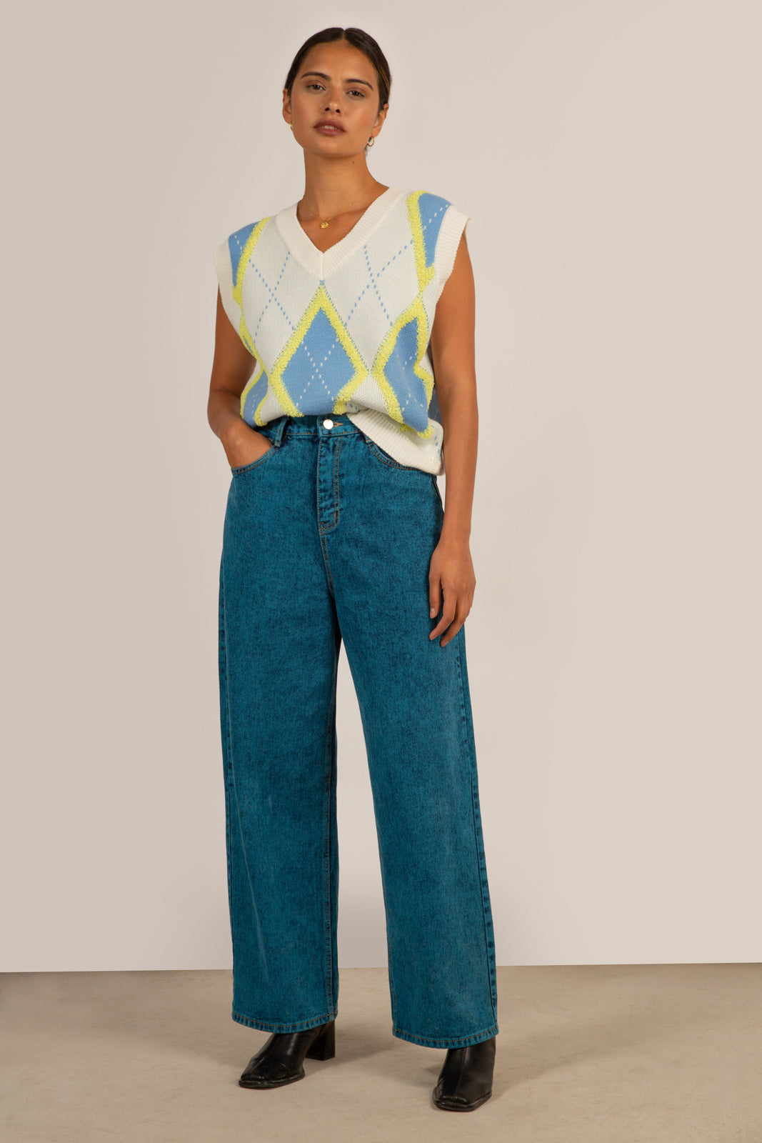 Pale blue and yellow textured argyle sweater vest_2