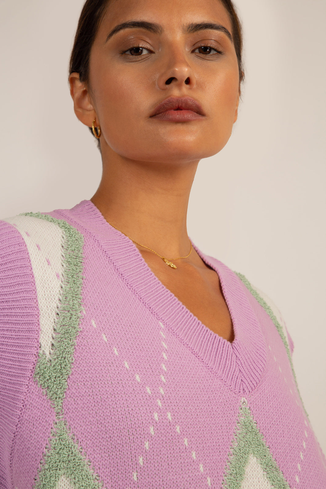 Lilac and grey textured argyle sweater vest_6