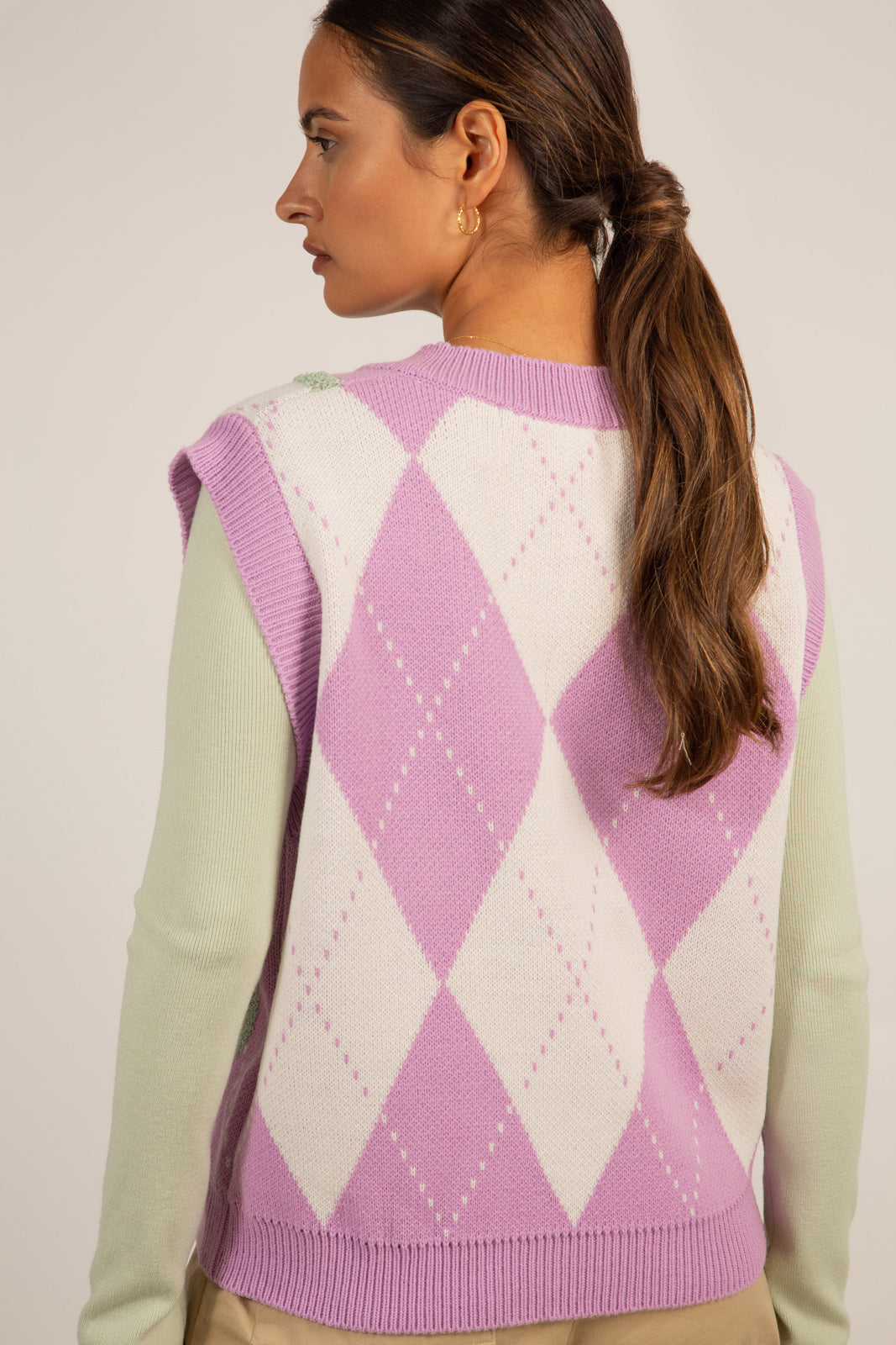Lilac and grey textured argyle sweater vest_7