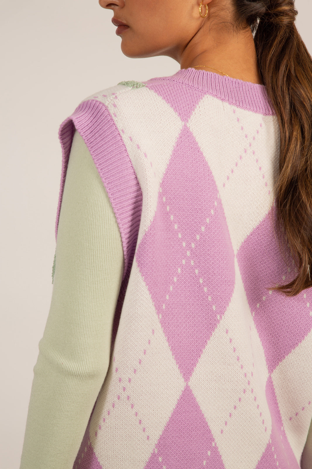 Lilac and grey textured argyle sweater vest_5