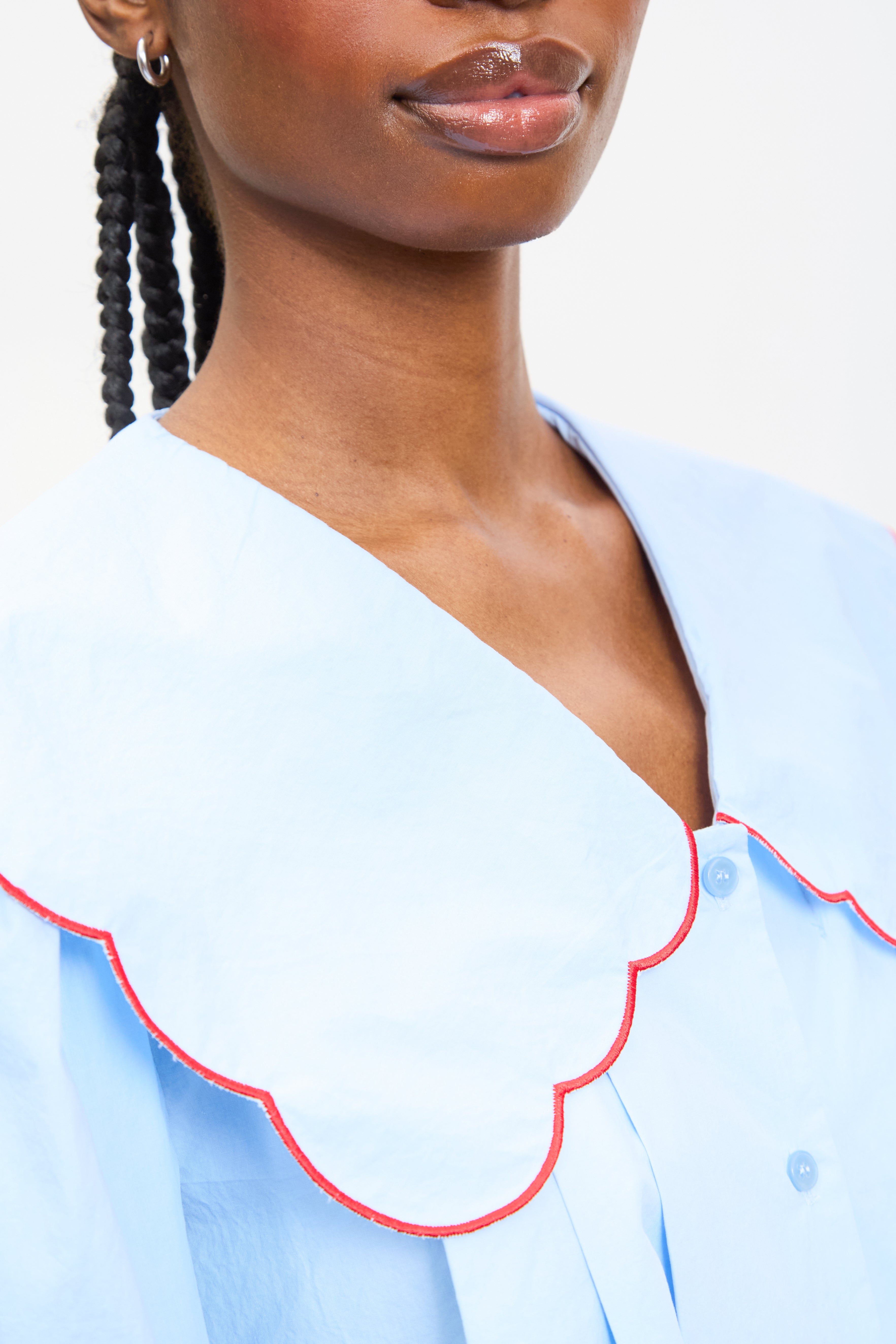 Baby blue contrast trim scalloped giant collar shirt_3