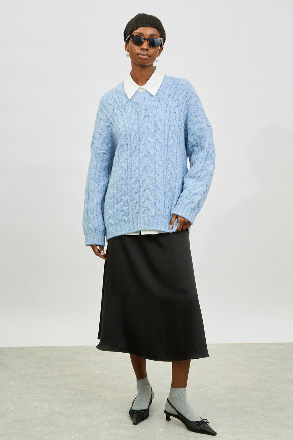 Baby blue heavy cable knit V neck jumper_4