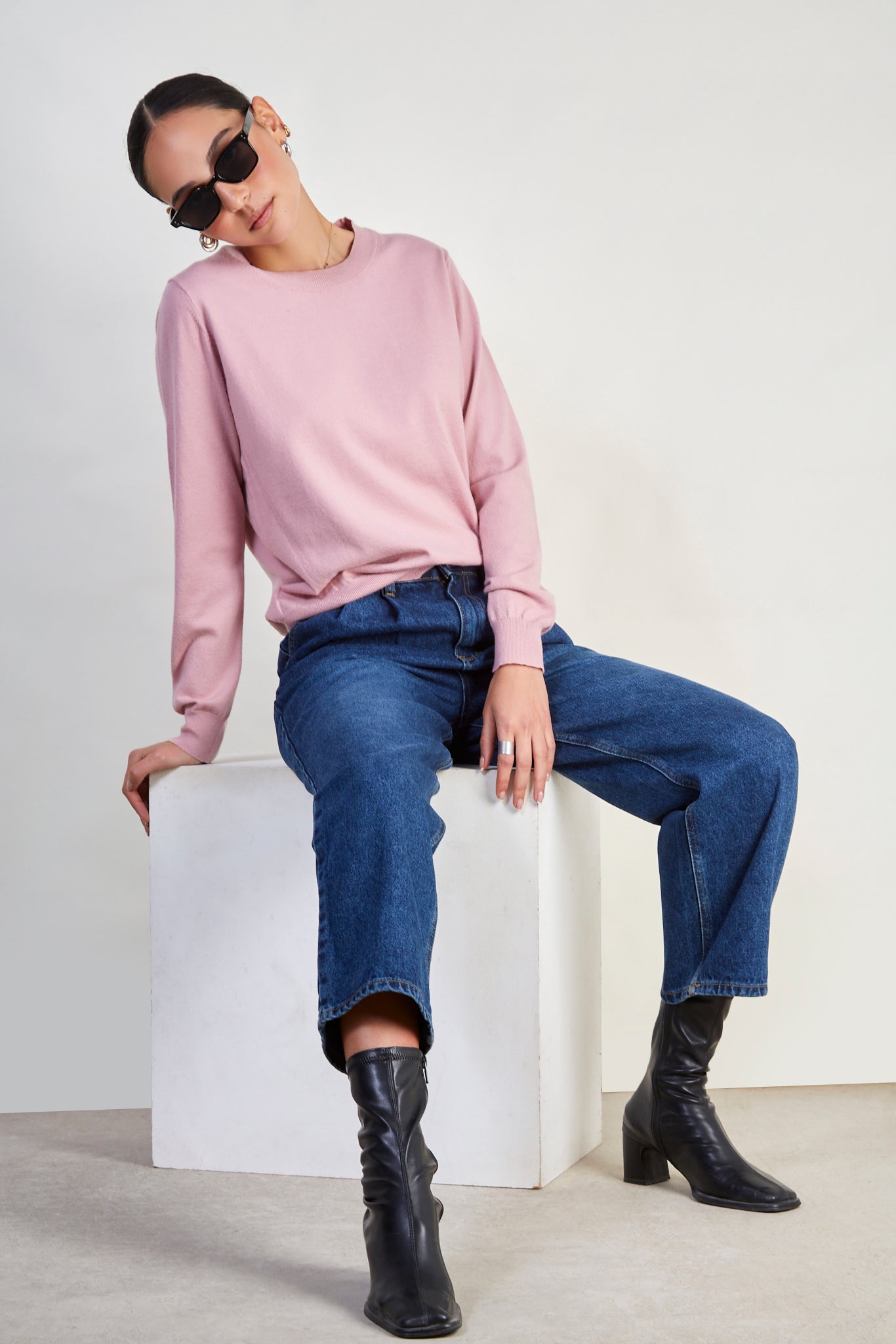 Baby pink cashmere blend crew neck jumper_5