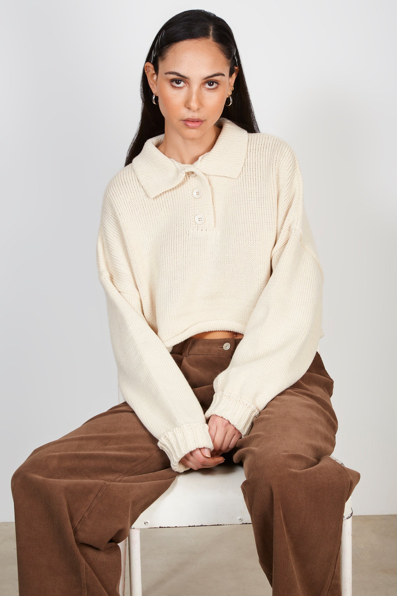 Beige button neck cropped wide jumper_5