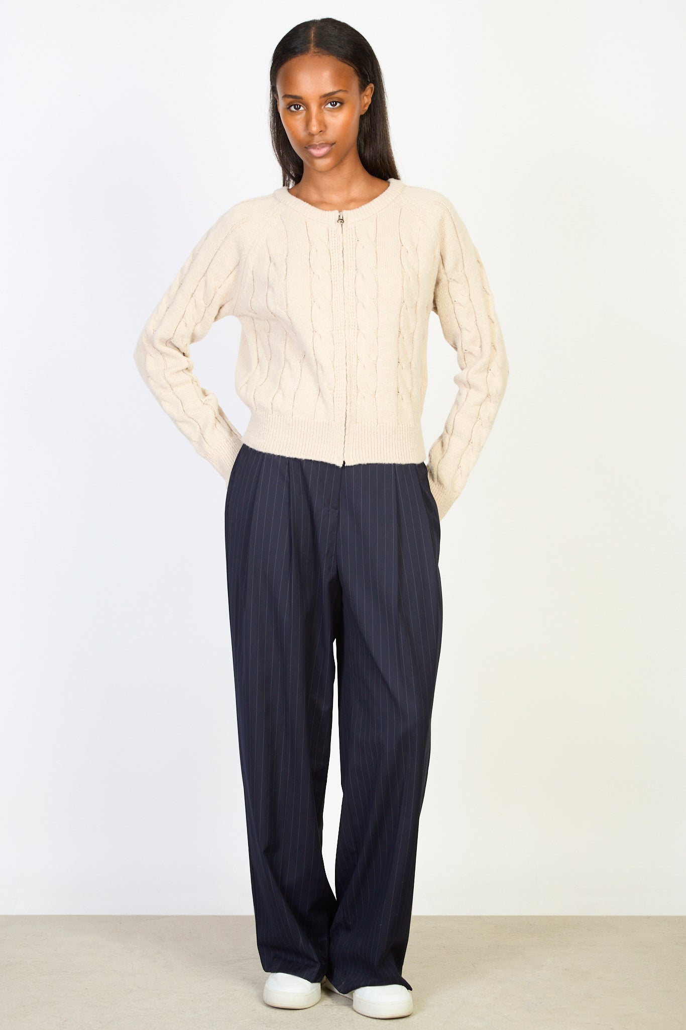 Beige cable knit short zip cardigan_4