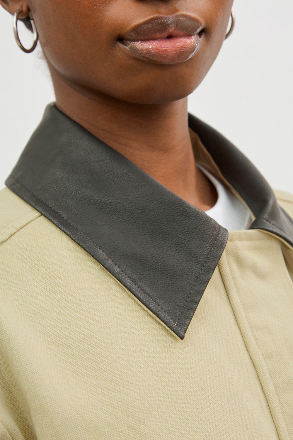 Beige contrast vegan leather collar jacket_4