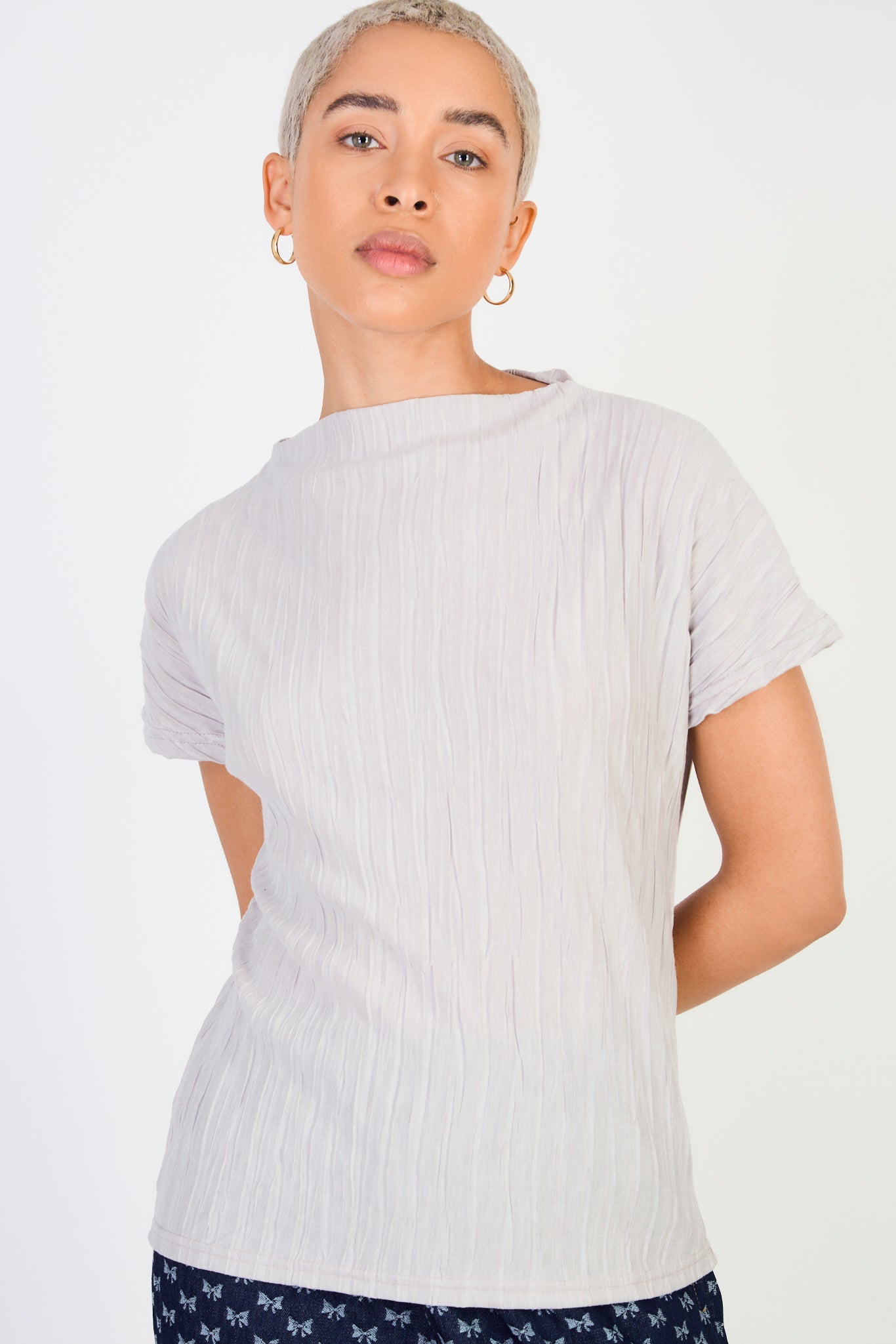 Beige crease pleat mock neck tee_1