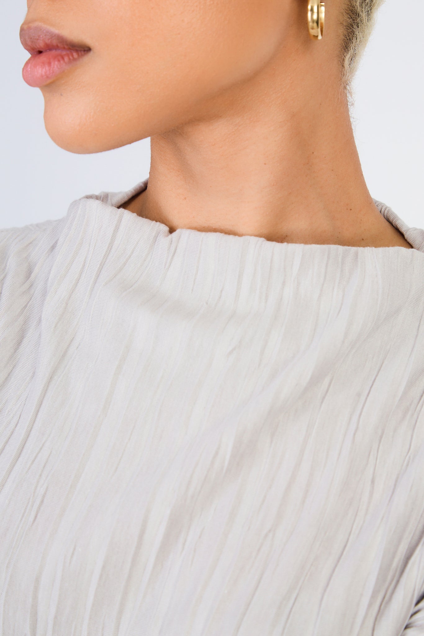 Beige crease pleat mock neck tee_3